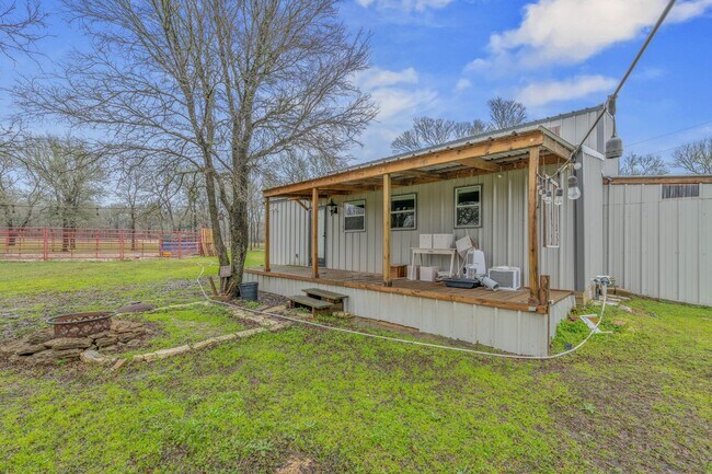 Building Photo - 3.1 Acres Available NOW!! 2 Living Spaces ...