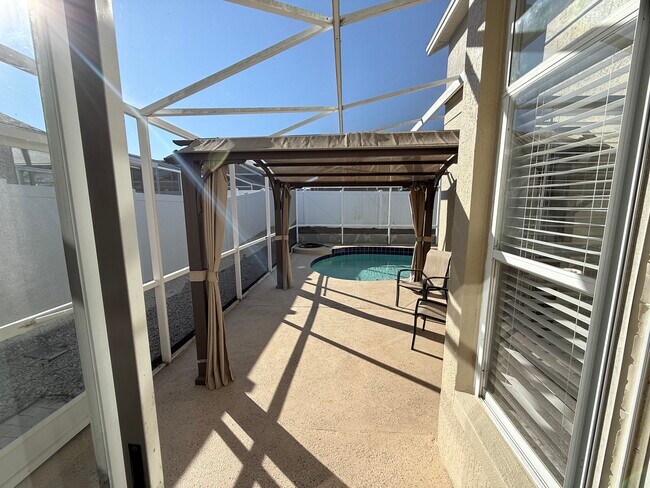 Building Photo - 8820 Tottenham Way