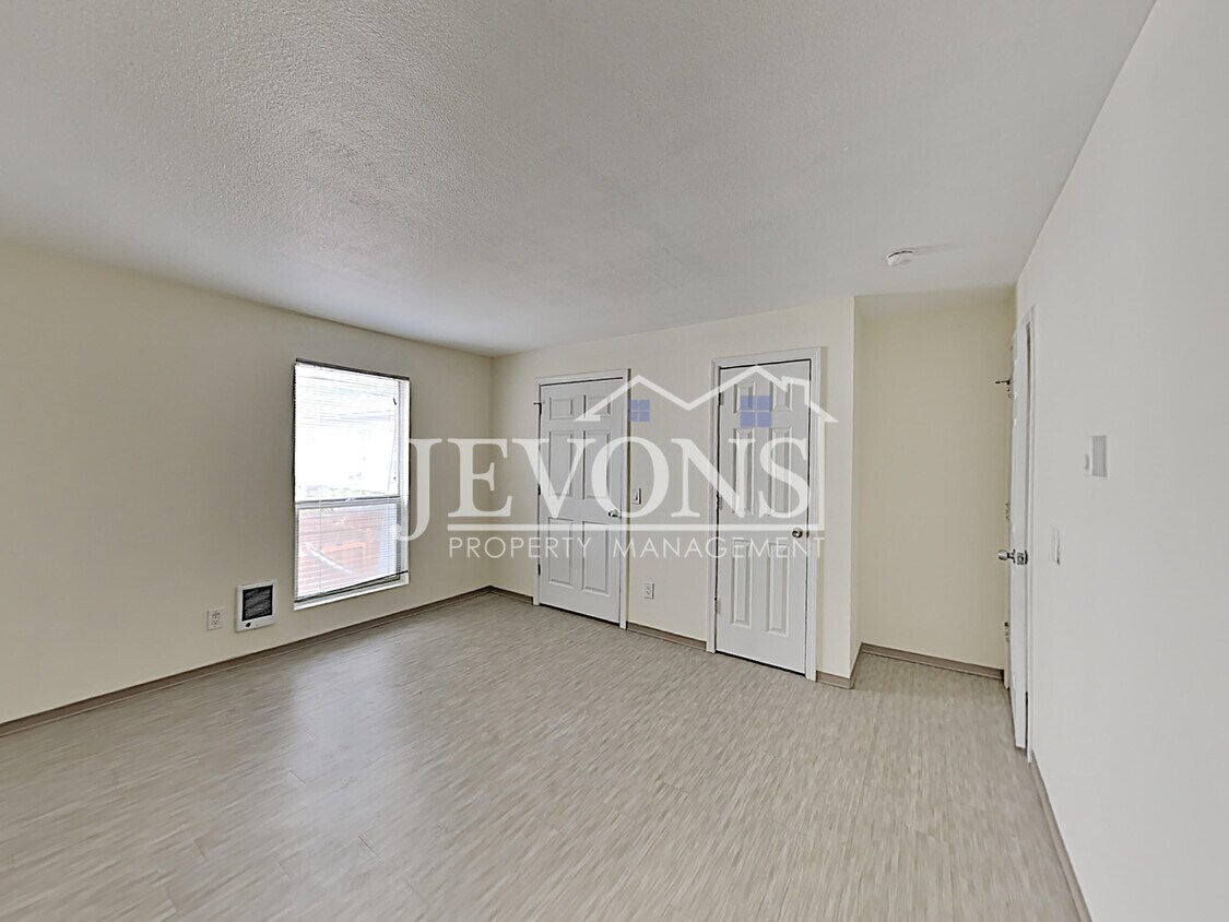 Primary Photo - 1516 N Brook Ct