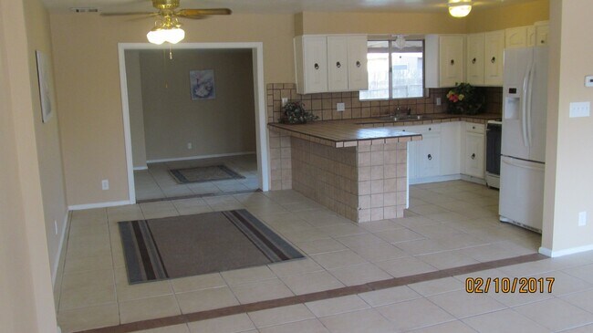 Building Photo - LARGE 4BR/2BA HOUSE, TILE, REMODELED, OPEN...