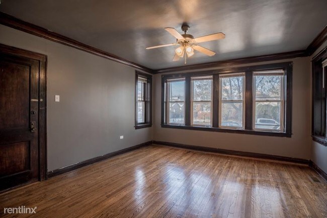 Foto del edificio - 3419 N Lowell Ave