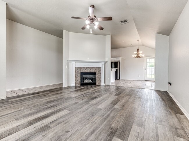 Building Photo - Charming home in North Edmond + Deer Creek...