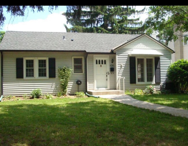 Foto del edificio - 6741 Harriet Ave