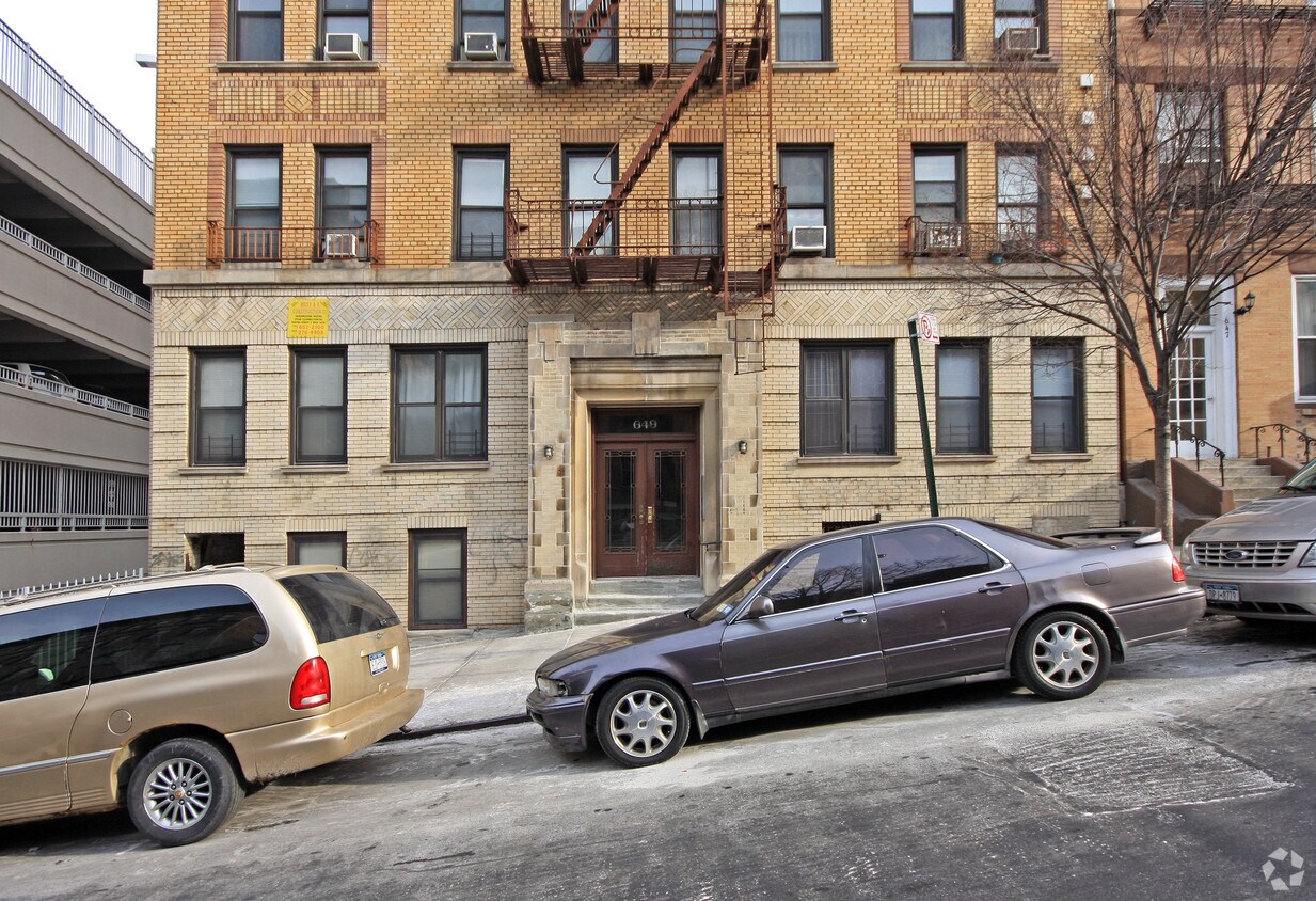 649 - 651 W 184th St - 649-651 W 184th St