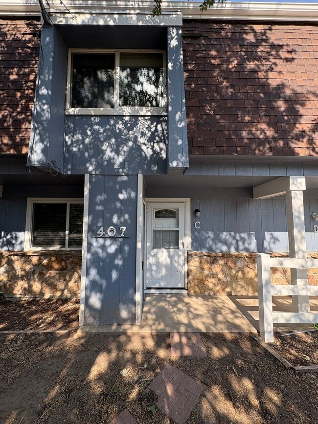 Building Photo - 407 Loma Linda Dr
