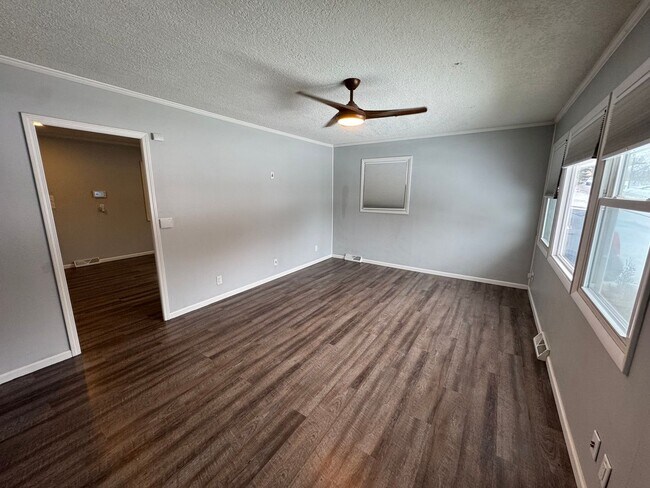 Building Photo - 3 bedroom 1 bath home in Davenport