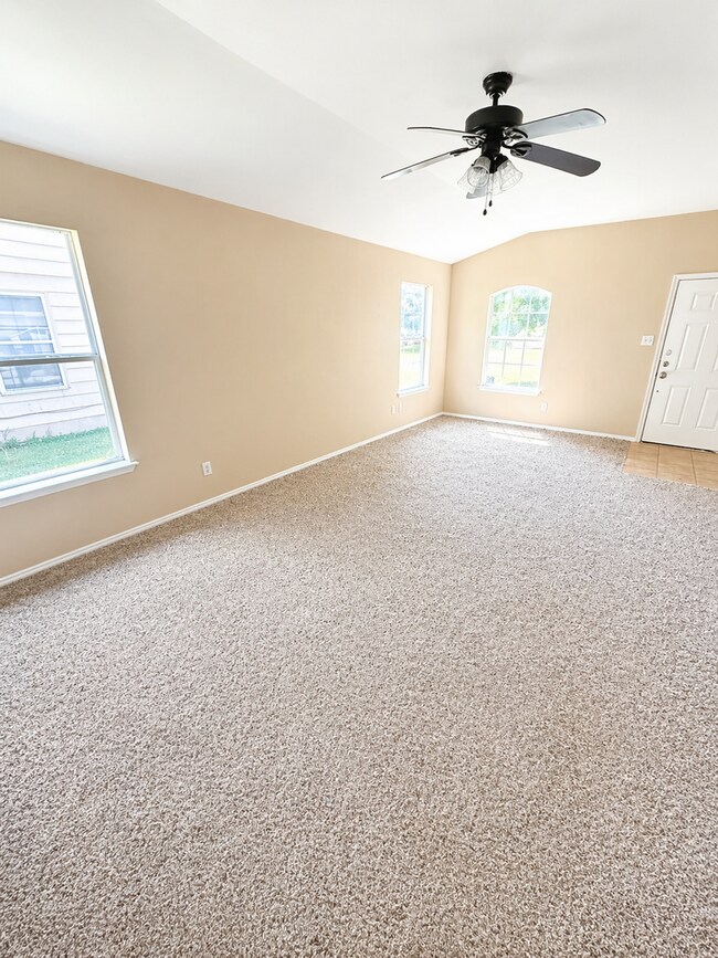 Foto del edificio - AVAILABLE NOW; APPLY AT OUR WEBSITE TODAY!!