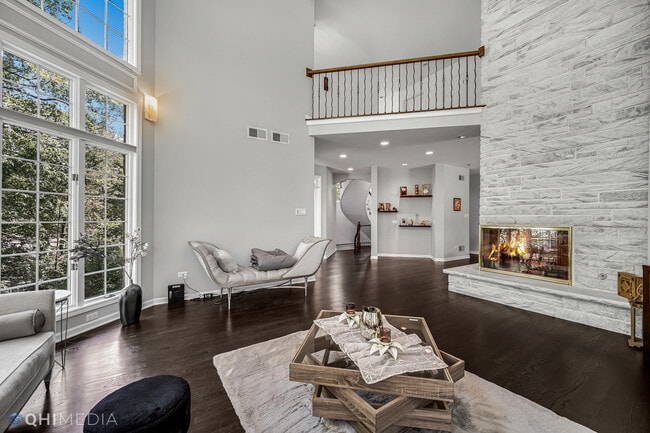 Building Photo - 8960 Enclave Dr