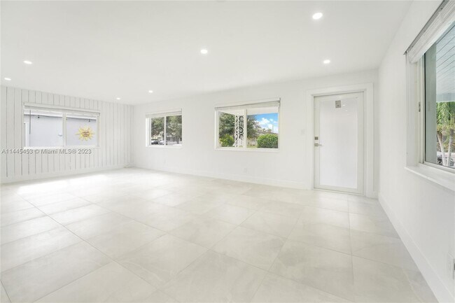 Foto del edificio - 857 W 34th St