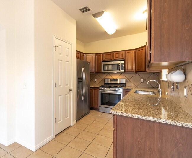 Foto del edificio - 4806 Oak Cliff Dr