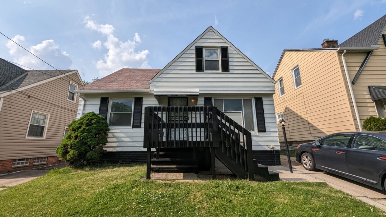 Primary Photo - 4 bedroom 1 bathroom