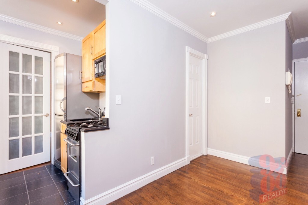 Primary Photo - 416 W 13th St