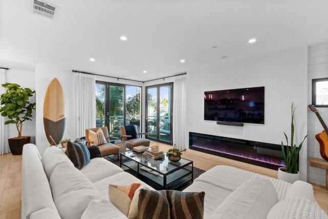 Building Photo - 3301 Lincoln St