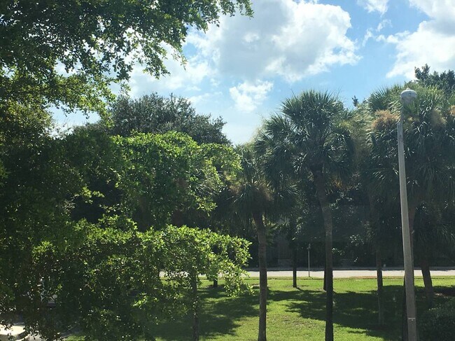 Foto del edificio - 634 Cohen Way