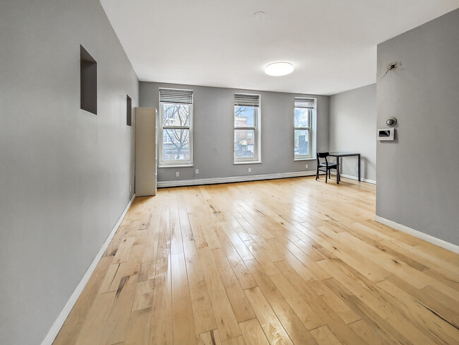 Huge Living Room - 5750 Myrtle Ave