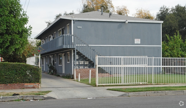 Building Photo - Raymond Apartments