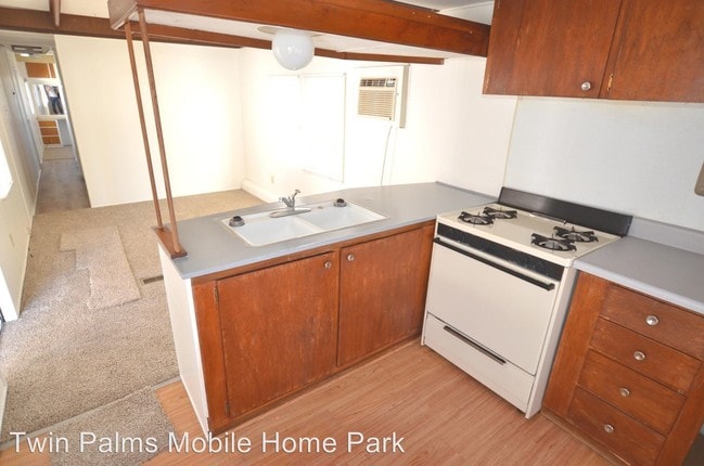 Building Photo - 4541 N Old Romero Rd