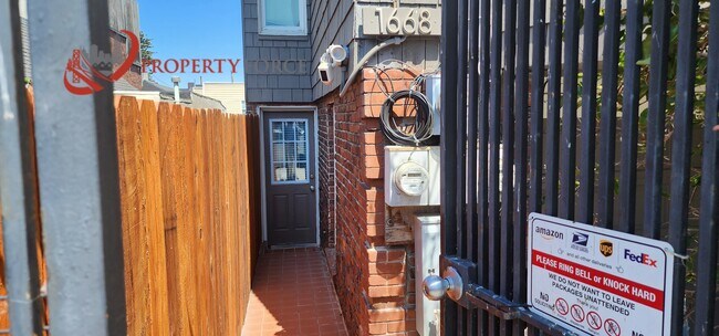 Foto del edificio - 1664 Newcomb Ave