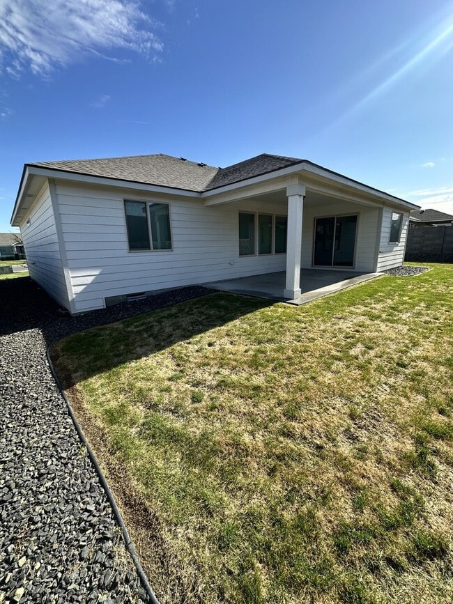 Building Photo - Beautiful 3-Bedroom, 2 Bath Home in Pasco!