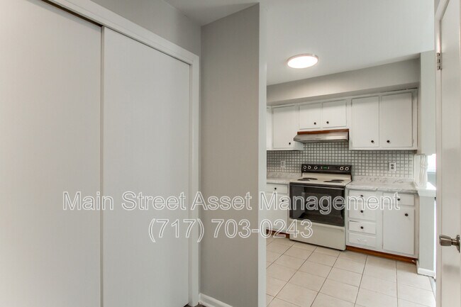 Building Photo - 2714 Woodlawn St