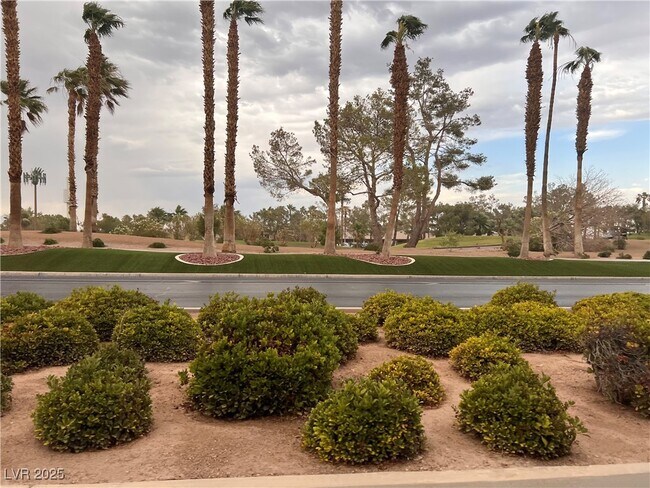 Foto del edificio - 316 Ladies Tee Ct
