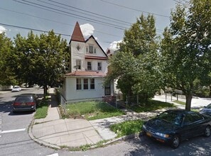 Building Photo - 107-01 Pinegrove St