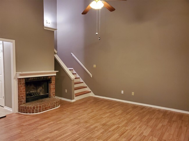 Building Photo - 8198 Town N Country Dr
