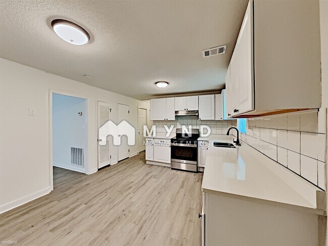 Building Photo - 3 br, 1 bath House - 1092 Rebel Forest Dr