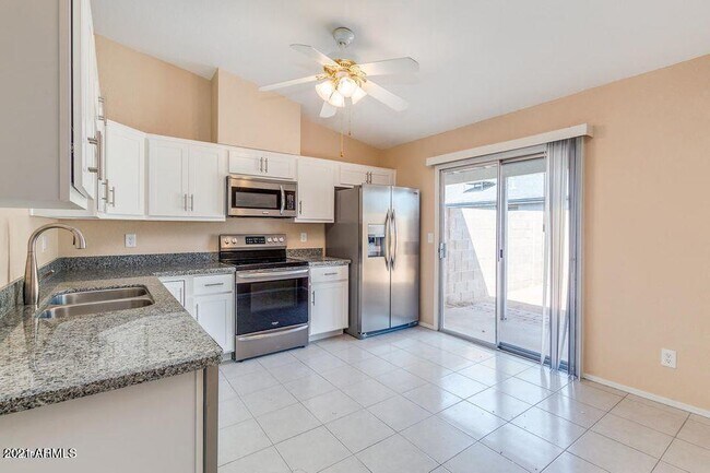 Foto del edificio - 4744 E Camino St