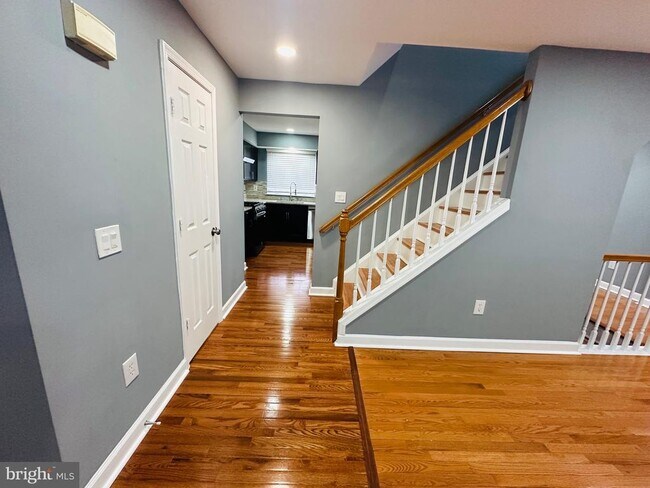 Foto del edificio - 4518 Runnymeade Rd