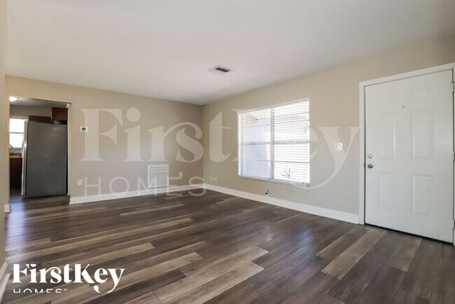 Building Photo - 208 Ravenway Dr