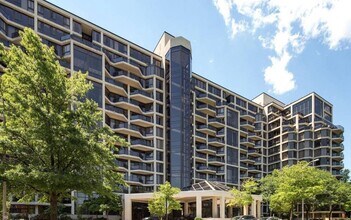 Building Photo - 1530 Key Blvd