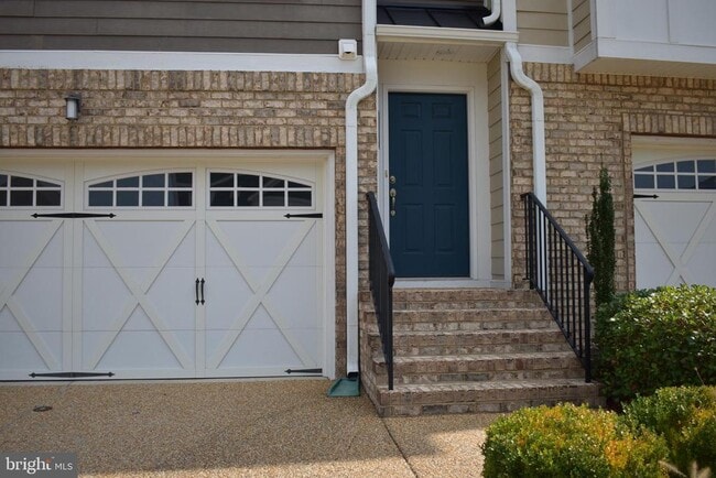 Building Photo - 11443 Hayloft Ln