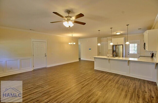 Building Photo - 455 Bluff Rd