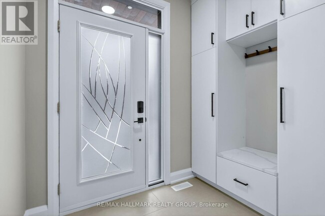 Photo du bâtiment - 76 Burnetts Grove Cir