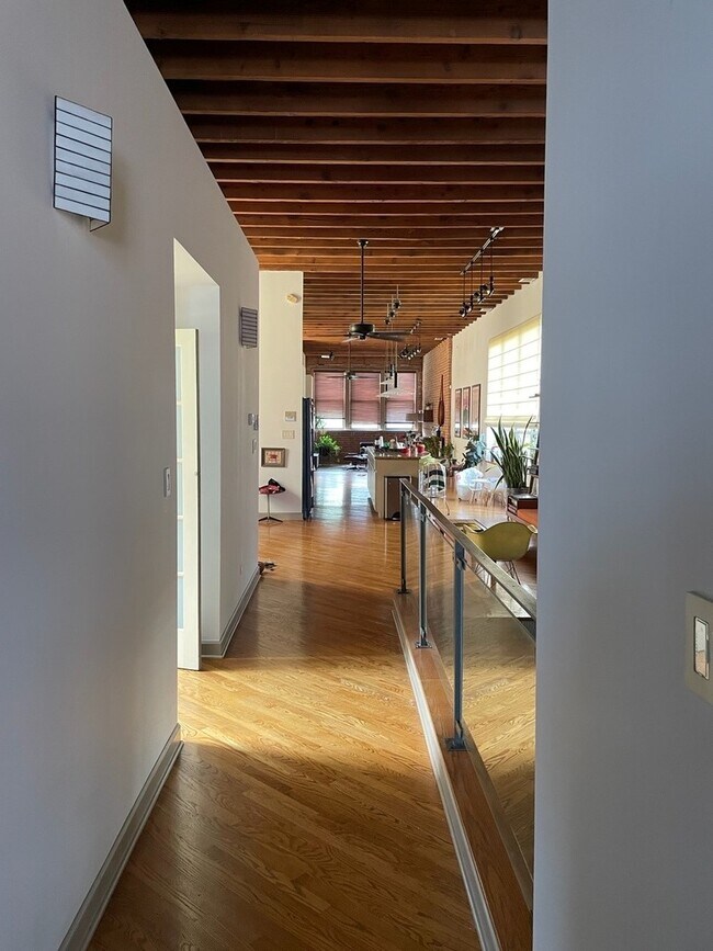 Foto del edificio - 1536 W Adams St