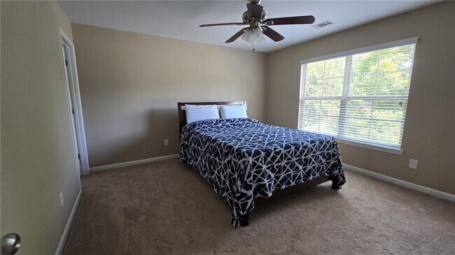 Foto del edificio - 6860 Rocking Horse Ln
