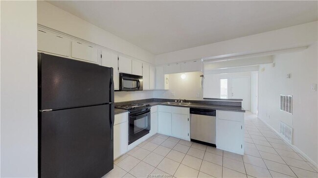 Building Photo - 2401 Bandera Dr