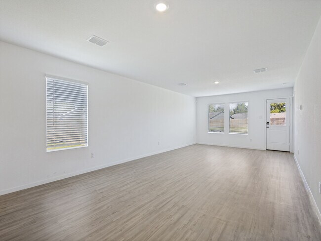 Foto del edificio - 6736 Bramblewood Dr