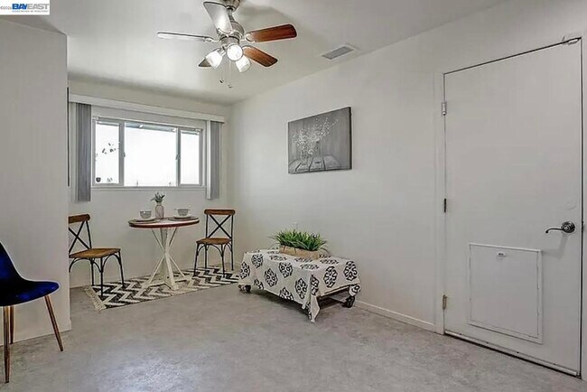 Foto del edificio - 632 Shaddick Dr