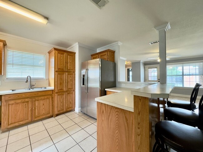 Building Photo - House For Rent