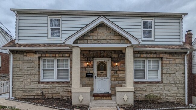 Building Photo - 413 Palisade Ave