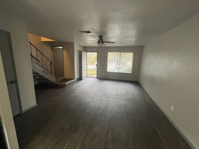 Foto del edificio - Now Leasing – Beautiful 3 Bedroom Townhome...