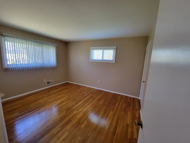 Building Photo - 7425 Bee Bee Dr