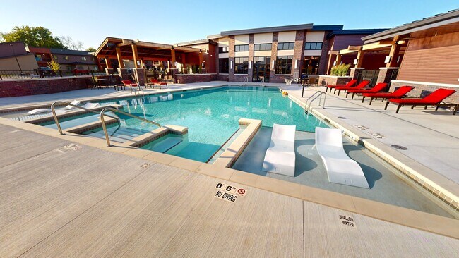 Piscina con estilo de centro turístico - The Wit : Resort Style Living