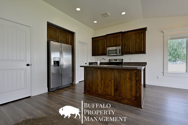 Building Photo - 4211 Roy Cir