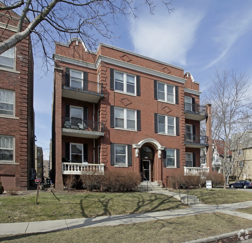 Building Photo - 2545 N Stowell Ave