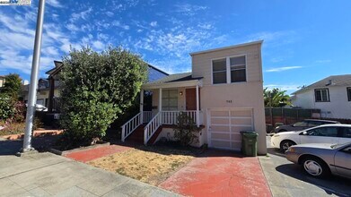Building Photo - 702 Solano Ave