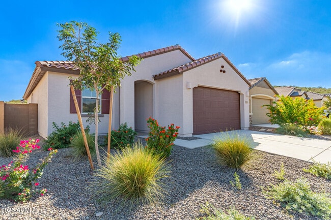 Foto del edificio - 3233 Juniper Cyn Dr