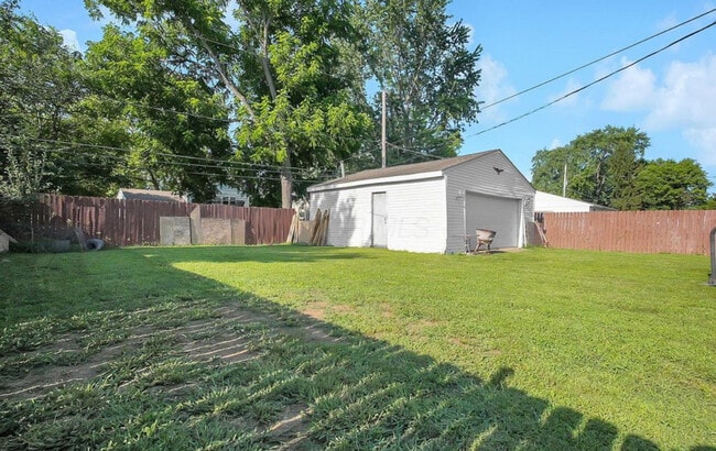 Building Photo - 5004 Bentler Dr